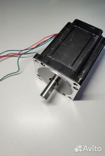 Шаговый двигатель
