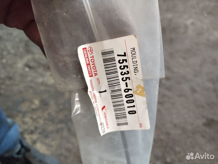 Молдинг лобового стекла Toyota land Cruiser 80