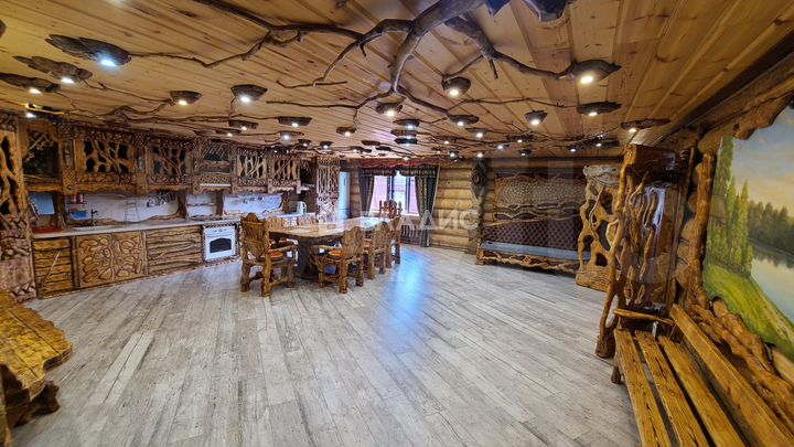 Дом 350 м² на участке 20 сот.