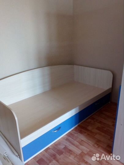 Набор мебели в детскую комнату