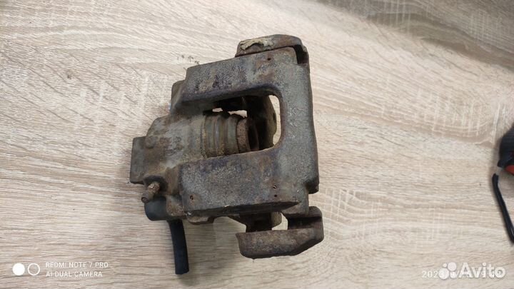 Суппорт задний левый BMW e28/e30