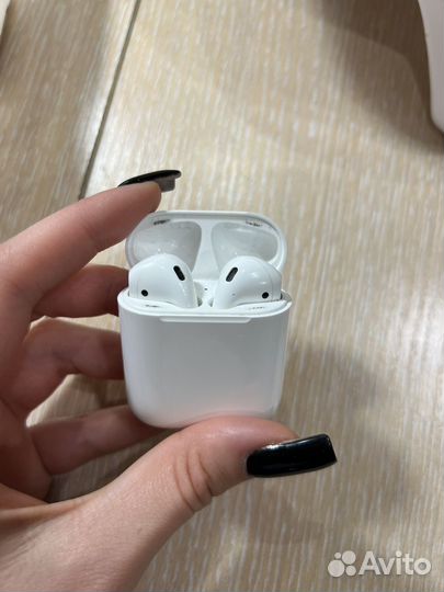 Наушники apple AirPods 2 (левый и кейс)