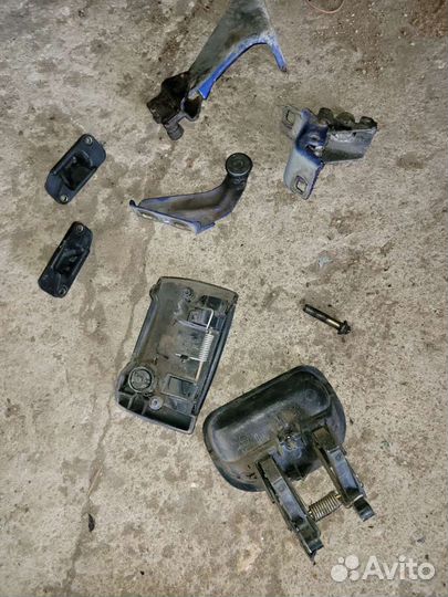 Петли сдвижной правой двери на кангу 1