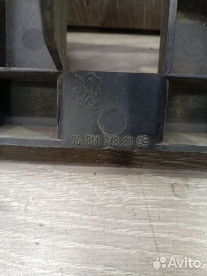 Кронштейн бампера центральный задний Peugeot 308