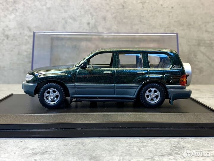 Коллекционная модель Toyota Land Cruiser 1:43