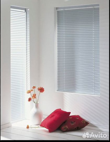 Горизонтальные жалюзи белого цвета
