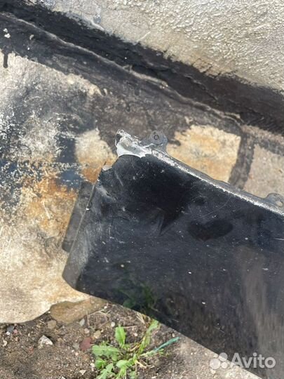 Продам переднее левое крыло на BMW F10 цвет Schwar