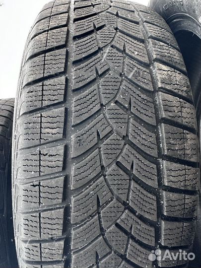 Goodyear UltraGrip Ice 225/60 R17 104R