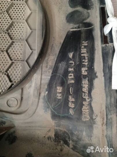 Обшивка стойки задняя правая (внутри) Mitsubishi