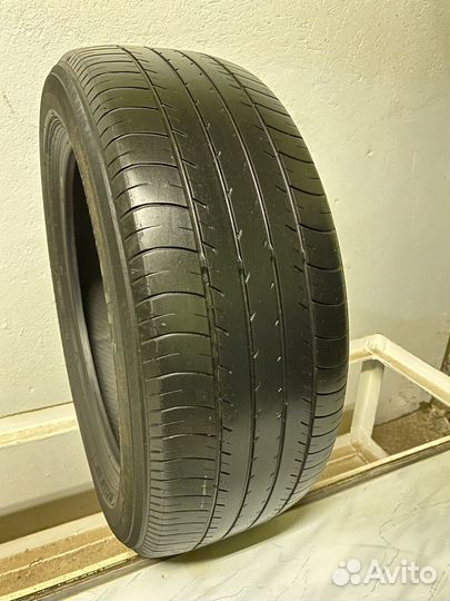 Yokohama dB Decibel E70B 215/55 R17 93V