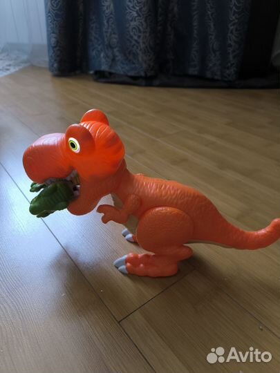 Динозавр на батарейках