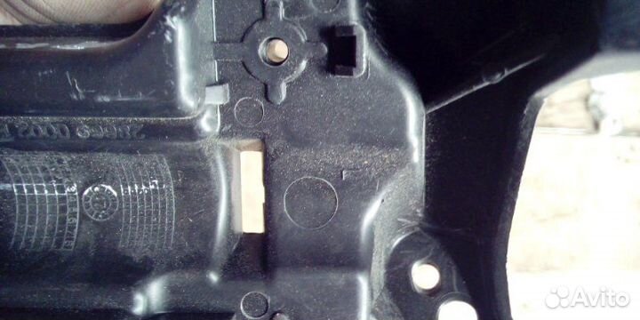 Кронштейн передний левый Renault Fluence 2010