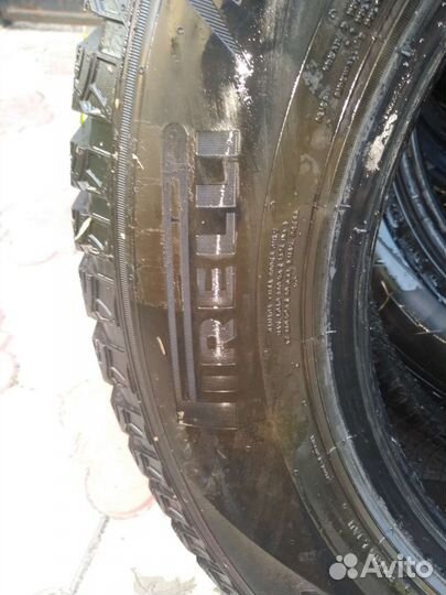 Pirelli Ice Zero 2 215/65 R16