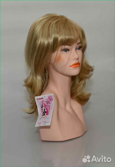Светло-русый длинный парик с имитацией кожи головы