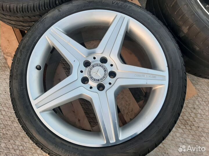 Диски Mercedes W221 AMG R19 разноширокие с резиной