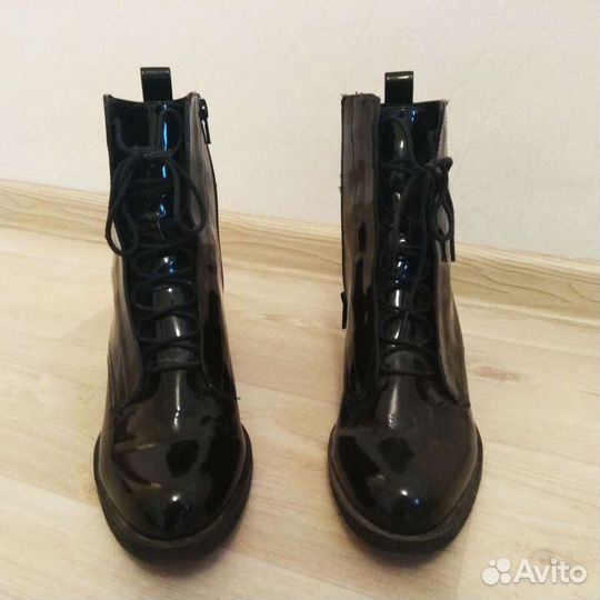 Ботинки новые Mohito лакированные 39 сапоги
