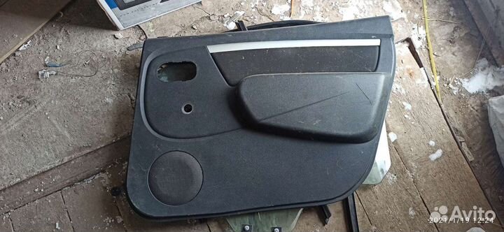 Задняя правая дверь Лада Ларгус