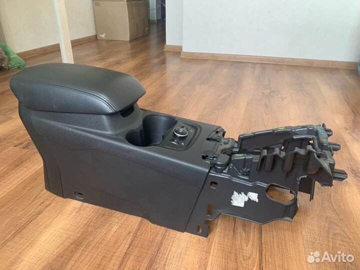 Средняя консоль подлокотник ford focus III