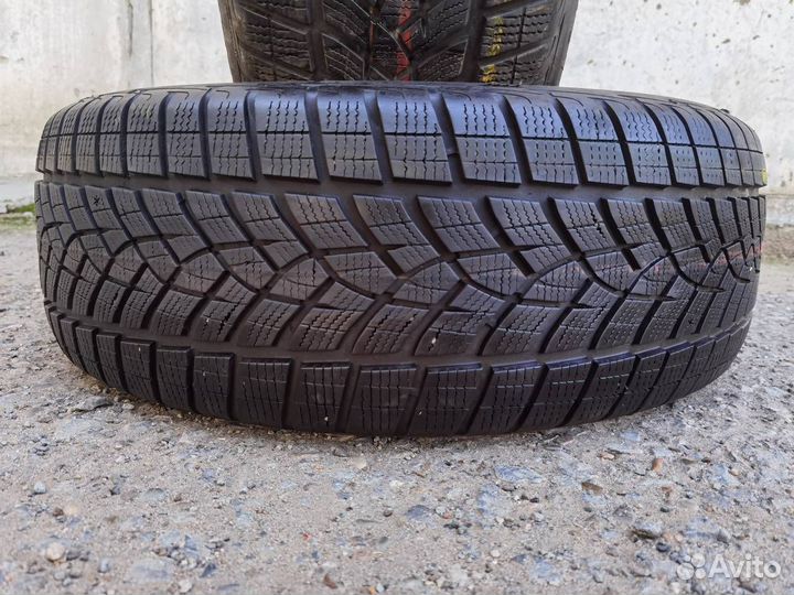 Goodyear UltraGrip Performance 235/55 R19 105V