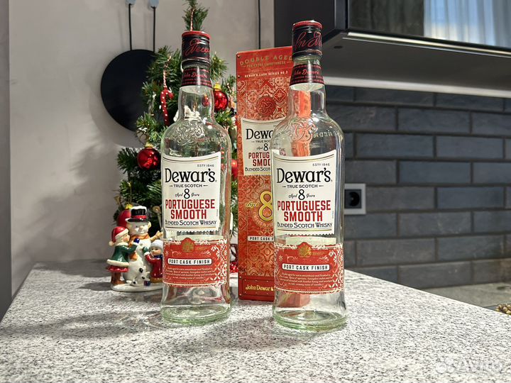 Коллекция пустых бутылок