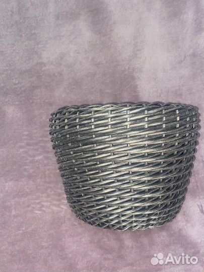 Кашпо из искусственного ротанга ручная работа