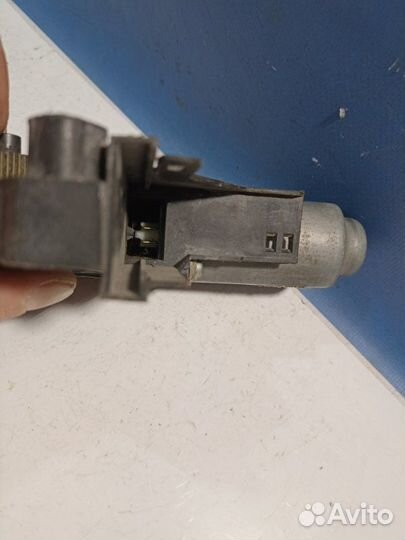 Моторчик стеклоподъемника передний левый Skoda