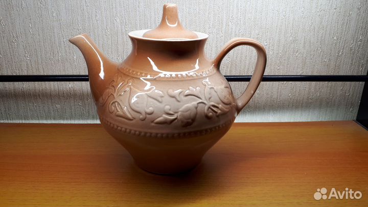 Чайник большой фарфоровый
