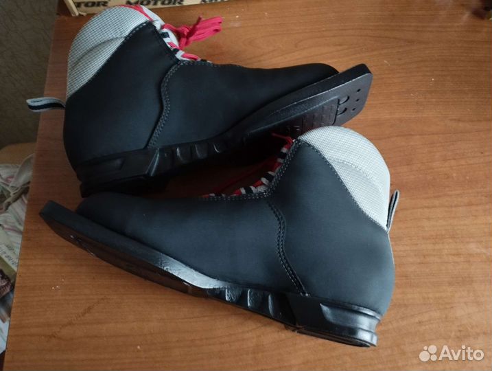 Новые Ботинки лыжные мotor р. 38 25 см