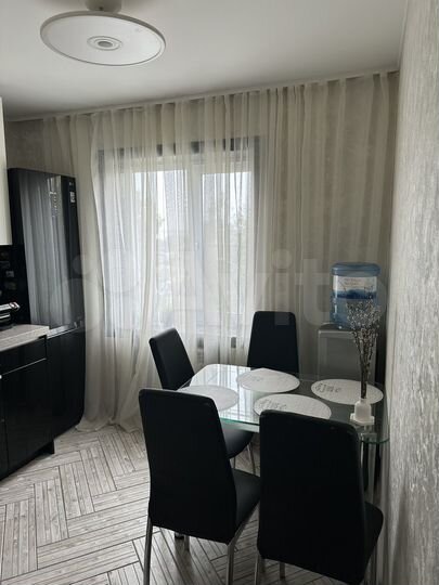 2-к. квартира, 52 м², 4/10 эт.