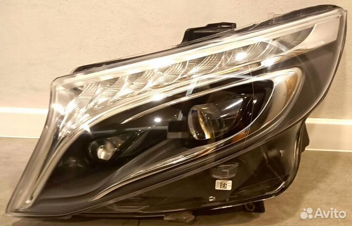 Mercedes-Benz W447 фара левая