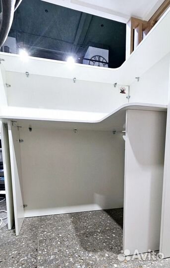 Стойка ресепшен для салона красоты