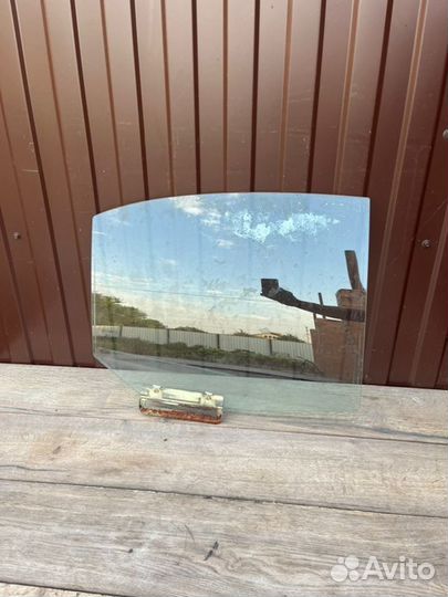 Стекло двери заднее правое Kia Rio 1 1.5 2001
