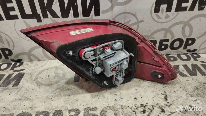 Фонарь правый Mercedes W204 дорестайлинг