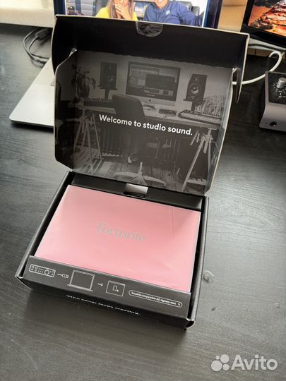 Focusrite scarlett 2i2 4th gen новый