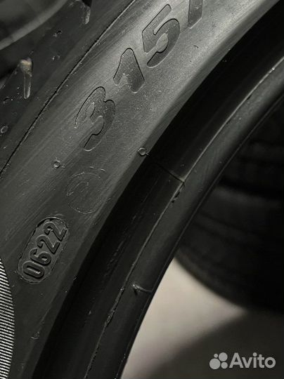 Pirelli P Zero 315/30 R22 и 285/35 R22 107Y