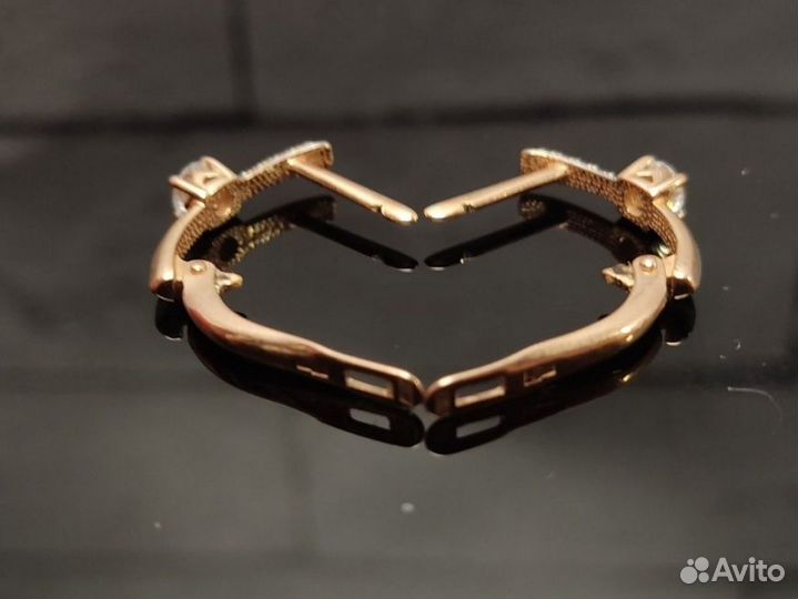 Золотые серьги 585 пробы массой 1.9 грамма