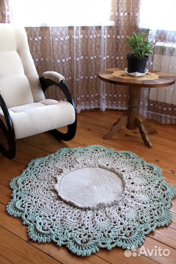 Вязанный ковёр ручной работы