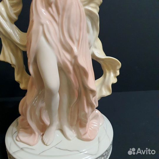 Фарфоровая статуэтка Wedgwood, 26см