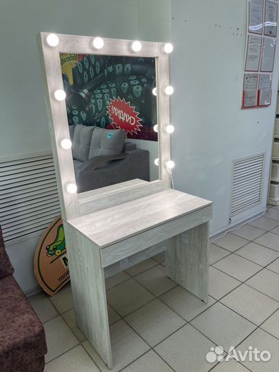 Стол с лампочками