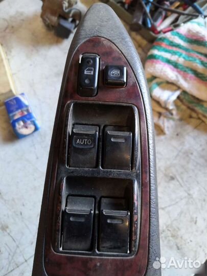 Блок кнопок стеклоподъёмников Toyota avensis