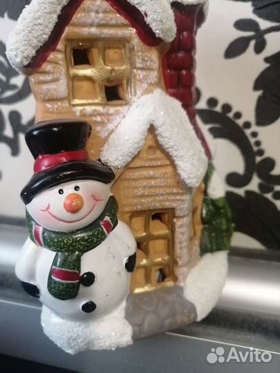 Домик со снеговиком