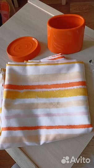 Штора в ванную, мыльница и стакан