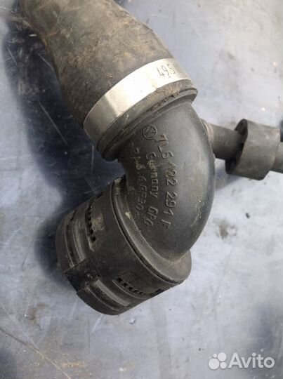 Патрубок системы охлаждения VW Tuareg 7L6122291F