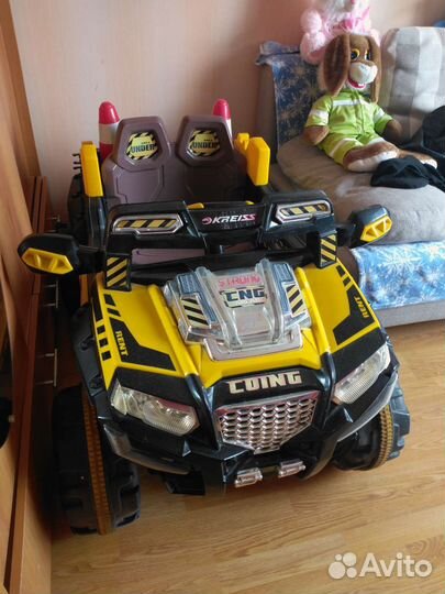 Детский электромобиль двухместный бу