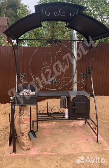 Мангал с крышей