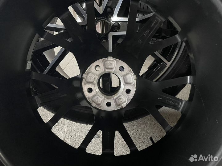 Оригинальные колеса на Audi Q8 / SQ8 R22