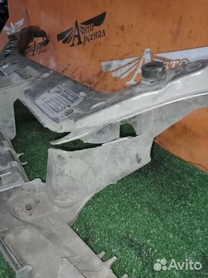 Панель передняя монтажная (телевизор) Ford Focus