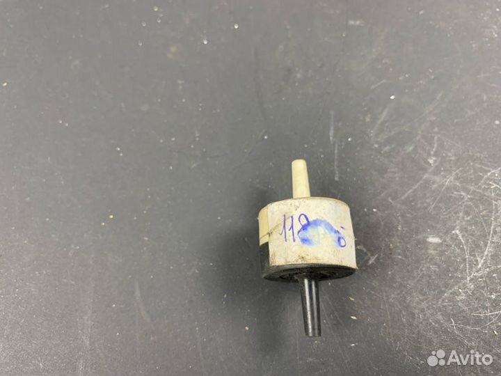 Клапан вакуумный Audi 100 44