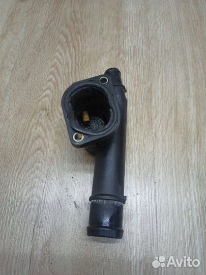 Фланец системы охлаждения Audi А6 С6 BRE 2007