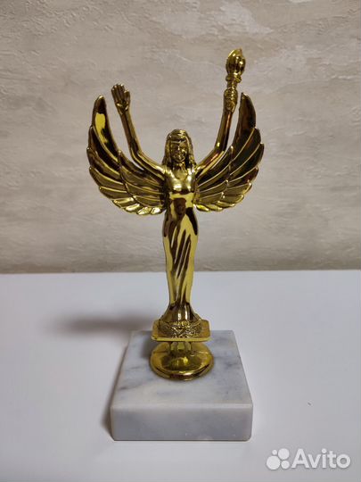 Статуэтка кубок подарочный 